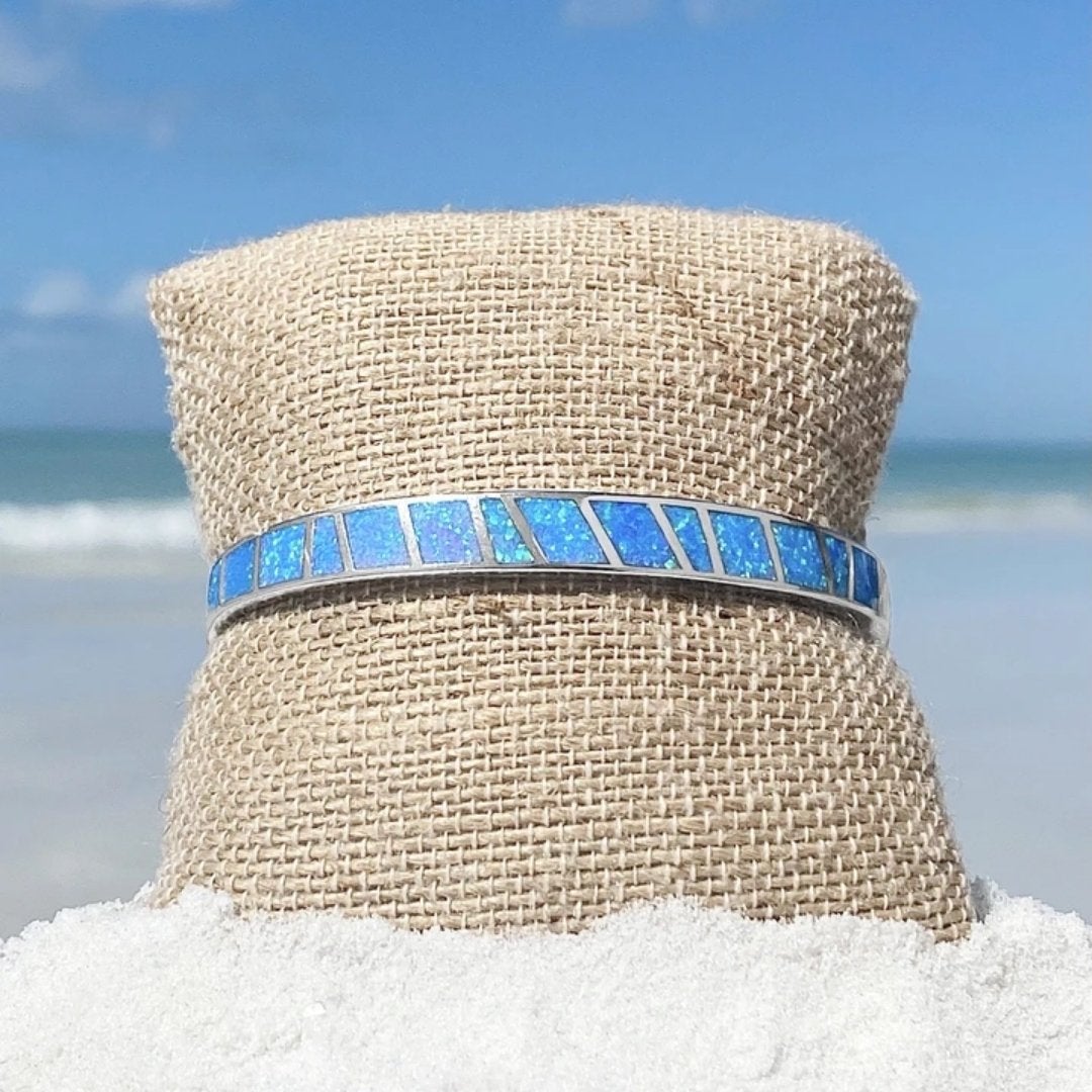 Silberarmband mit blauem Opalstein